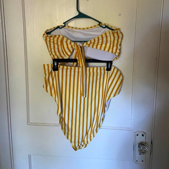 Nasty Gal High Leg 2-Piece Bandeau bikini - Picture 2 of 3